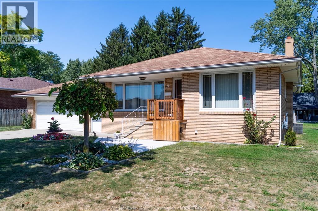 760 Wallace, Windsor, Ontario  N9G 1L9 - Photo 2 - 26017574