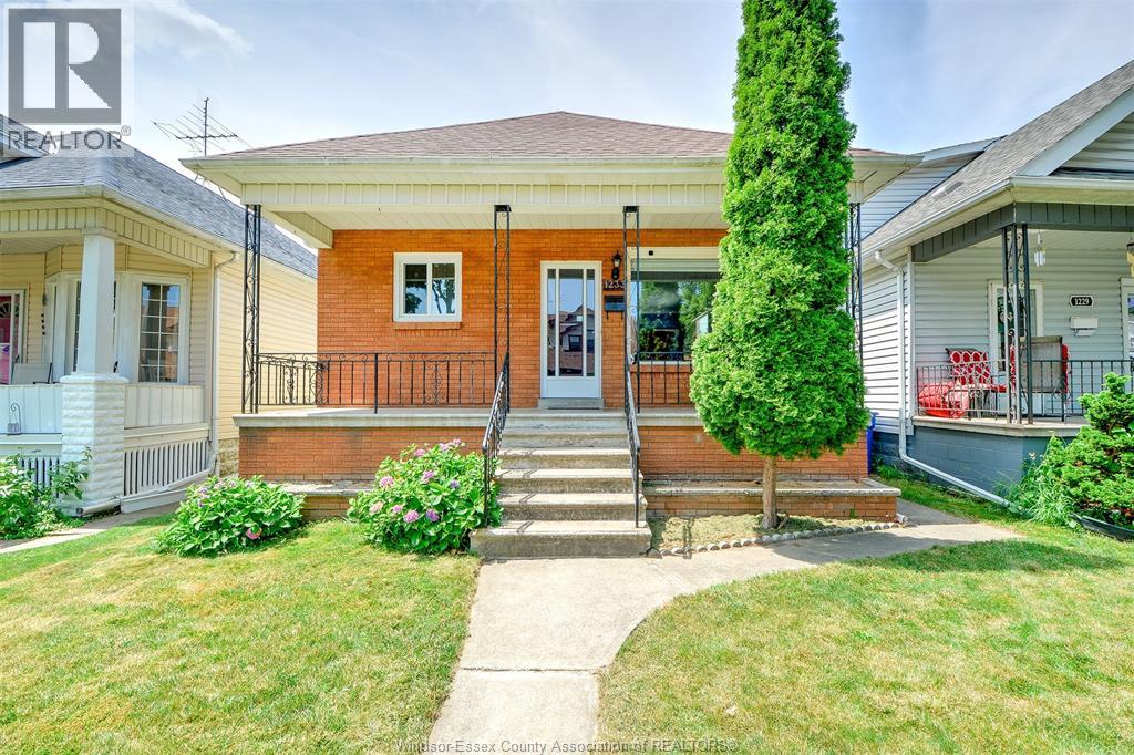 1233 Lincoln, Windsor, Ontario  N8Y 2H9 - Photo 1 - 26017633