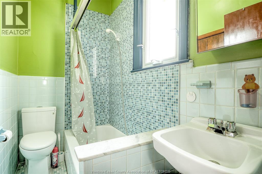 1233 Lincoln, Windsor, Ontario  N8Y 2H9 - Photo 11 - 26017633
