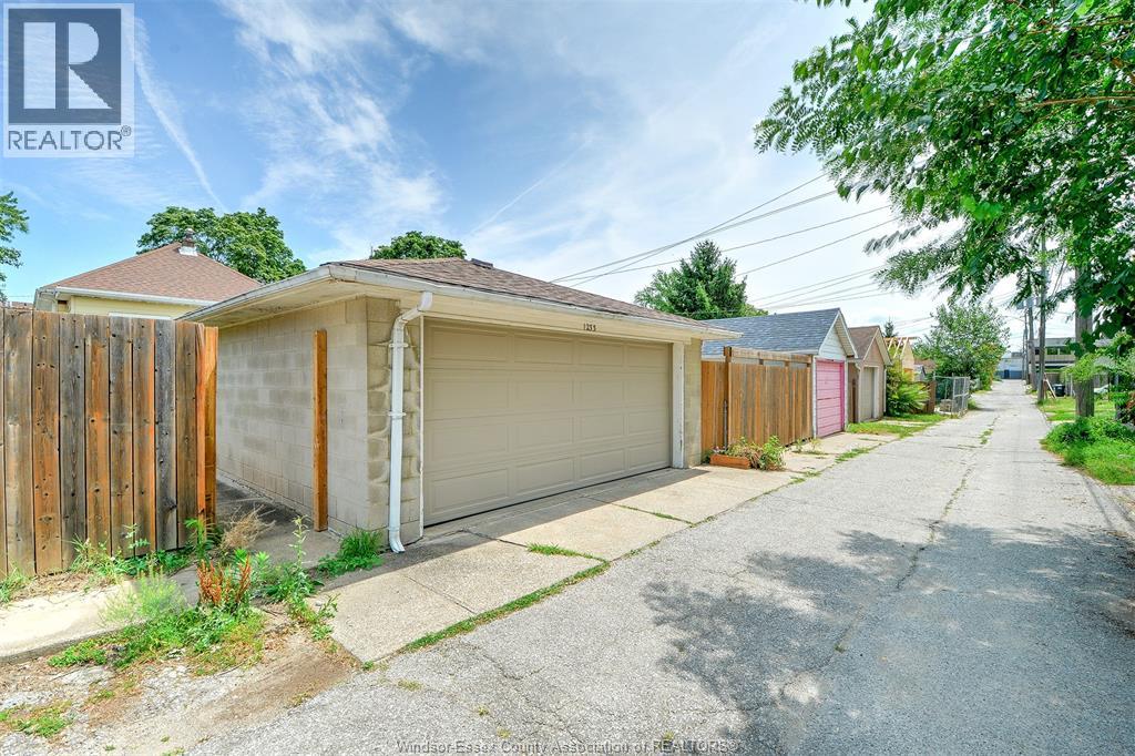 1233 Lincoln, Windsor, Ontario  N8Y 2H9 - Photo 25 - 26017633