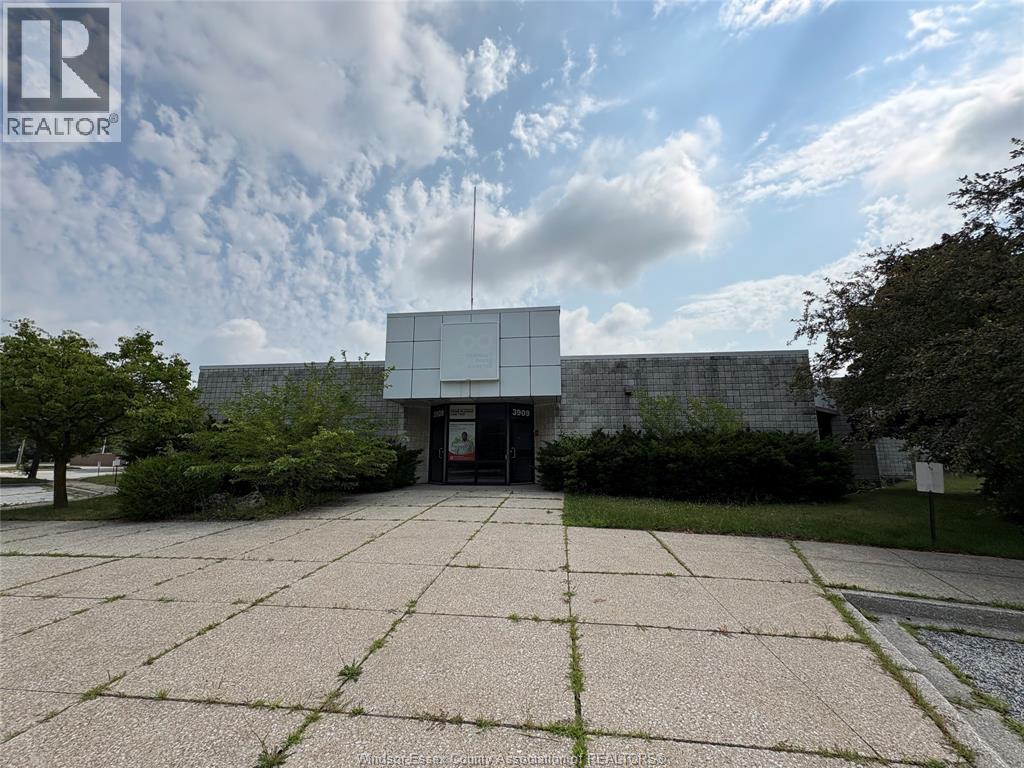 3909 GRAND MARAIS ROAD East, Windsor, Ontario