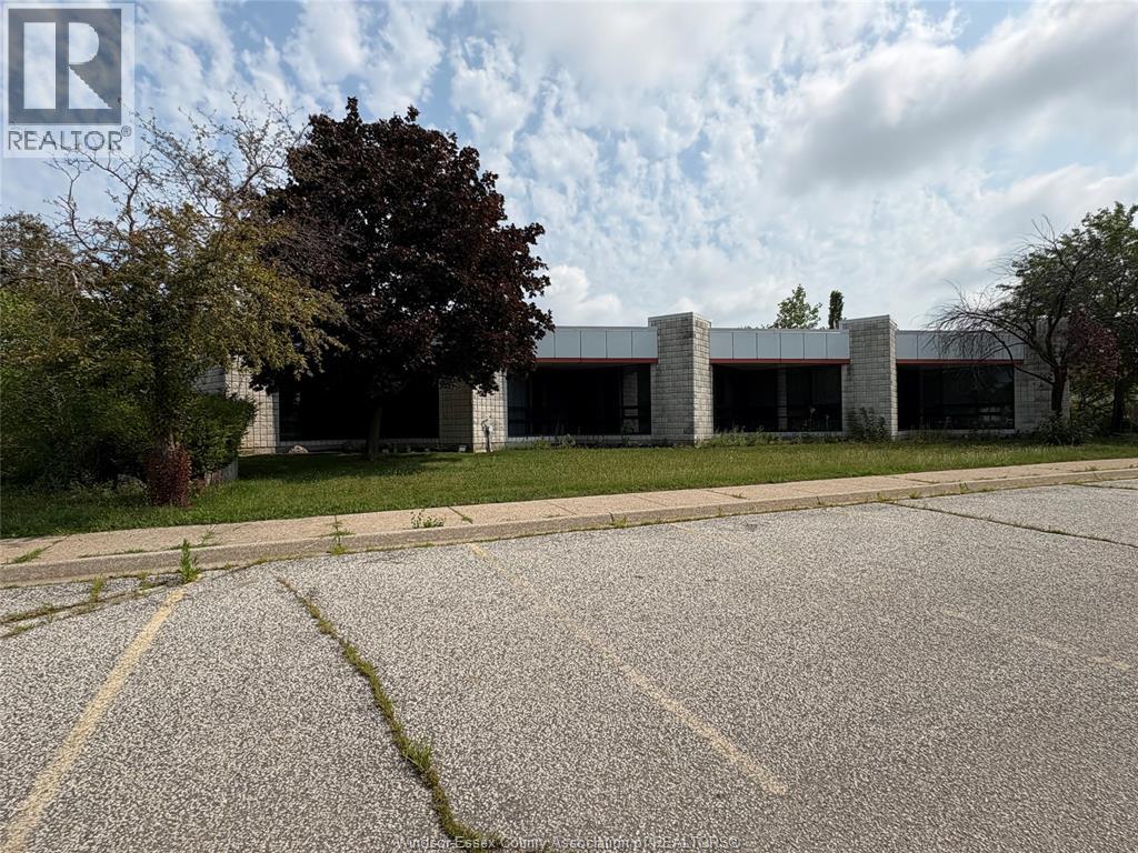 3909 Grand Marais Road East, Windsor, Ontario  N8W 1W9 - Photo 2 - 26017628