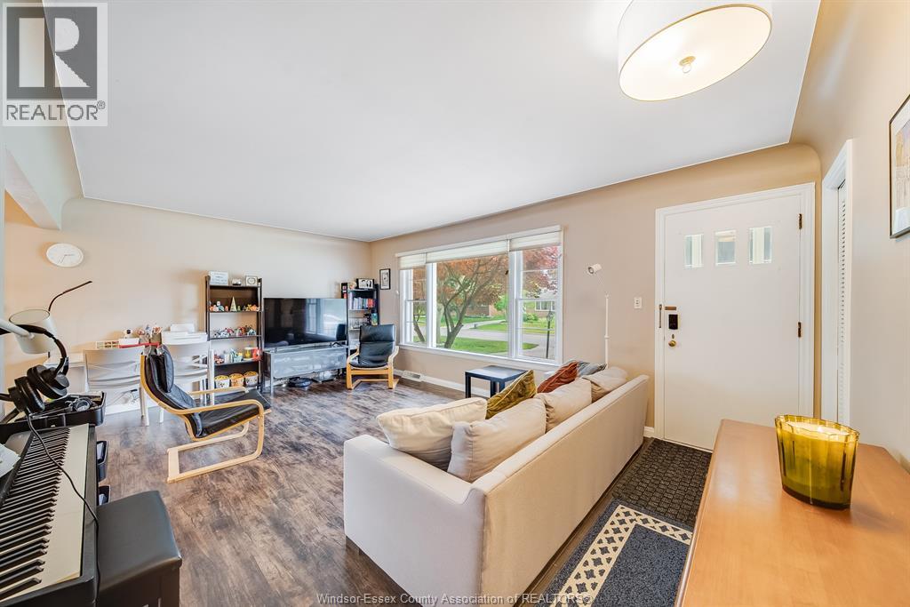 3063 Bruce Avenue, Windsor, Ontario  N9E 1W3 - Photo 4 - 26017614