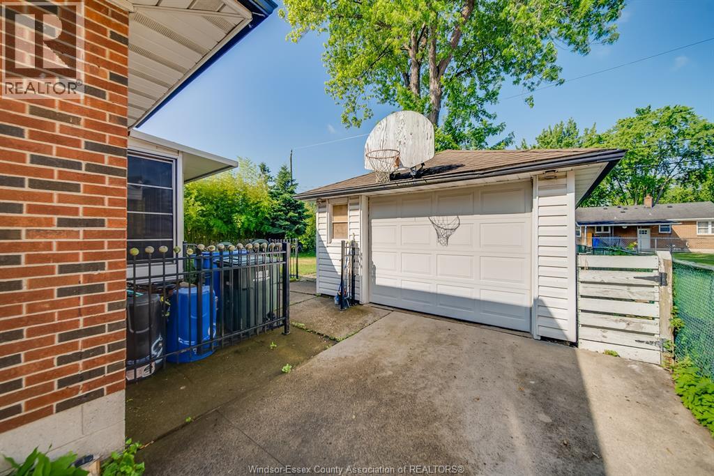 3063 Bruce Avenue, Windsor, Ontario  N9E 1W3 - Photo 40 - 26017614