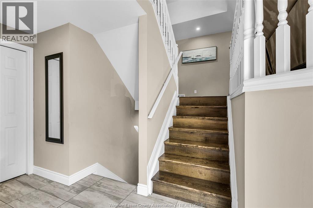 992 Whistler, Windsor, Ontario  N8P 1L2 - Photo 4 - 26017734