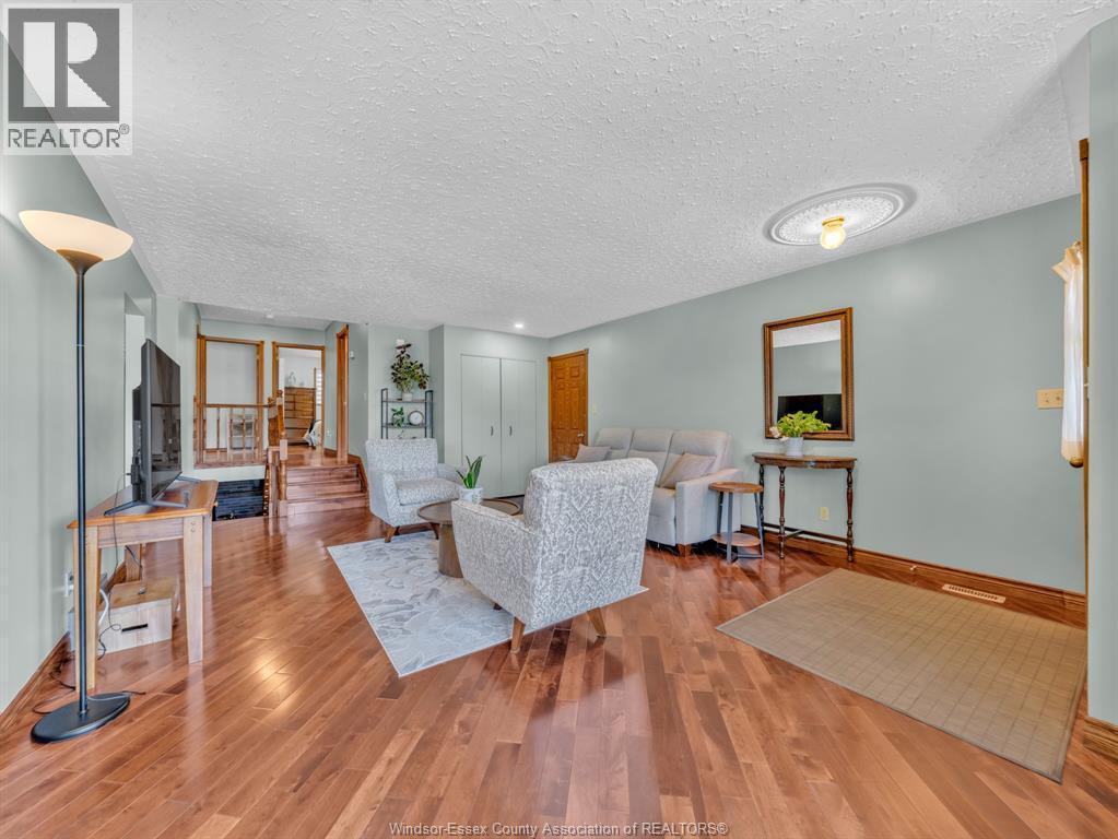 24 Camelot Avenue, Leamington, Ontario  N8H 4V6 - Photo 5 - 26017683