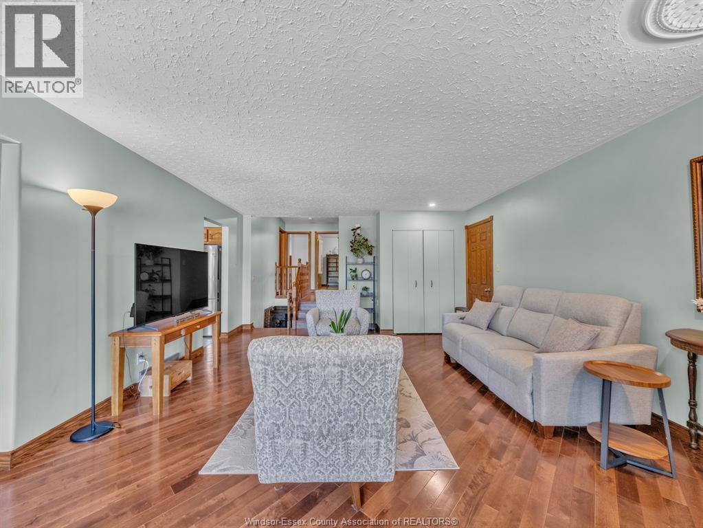 24 Camelot Avenue, Leamington, Ontario  N8H 4V6 - Photo 7 - 26017683