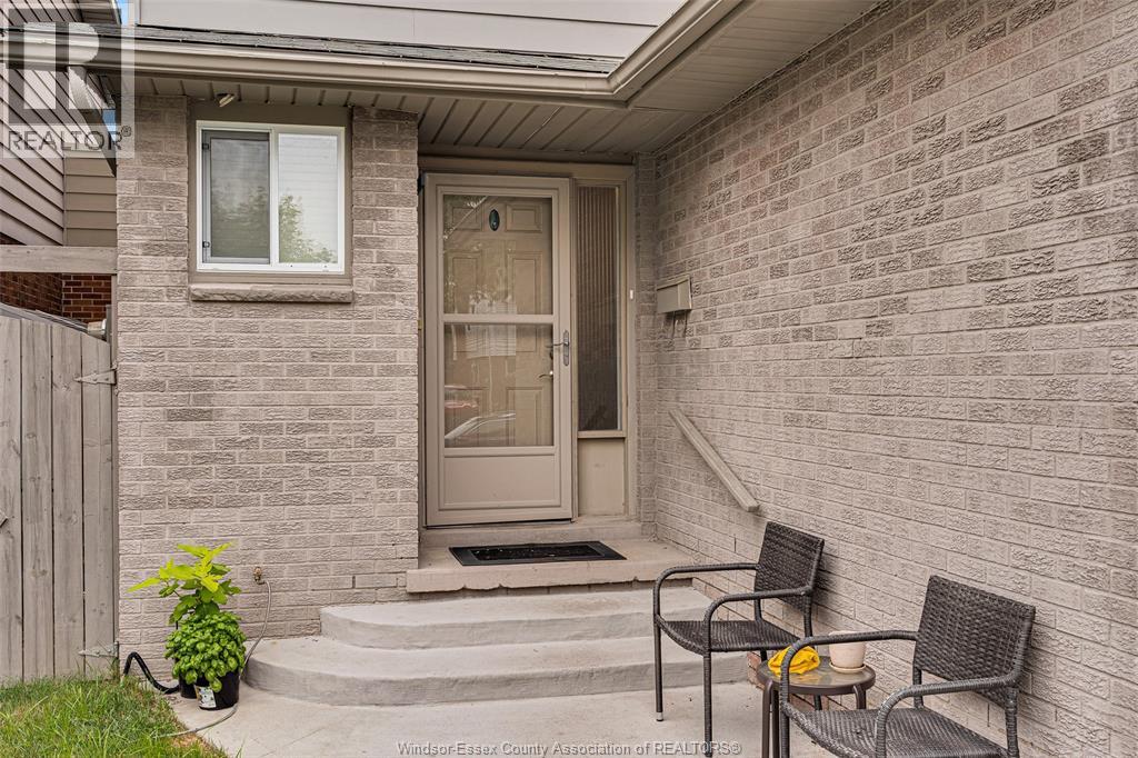 3038 Brimley, Windsor, Ontario  N8R 1M2 - Photo 4 - 26017728