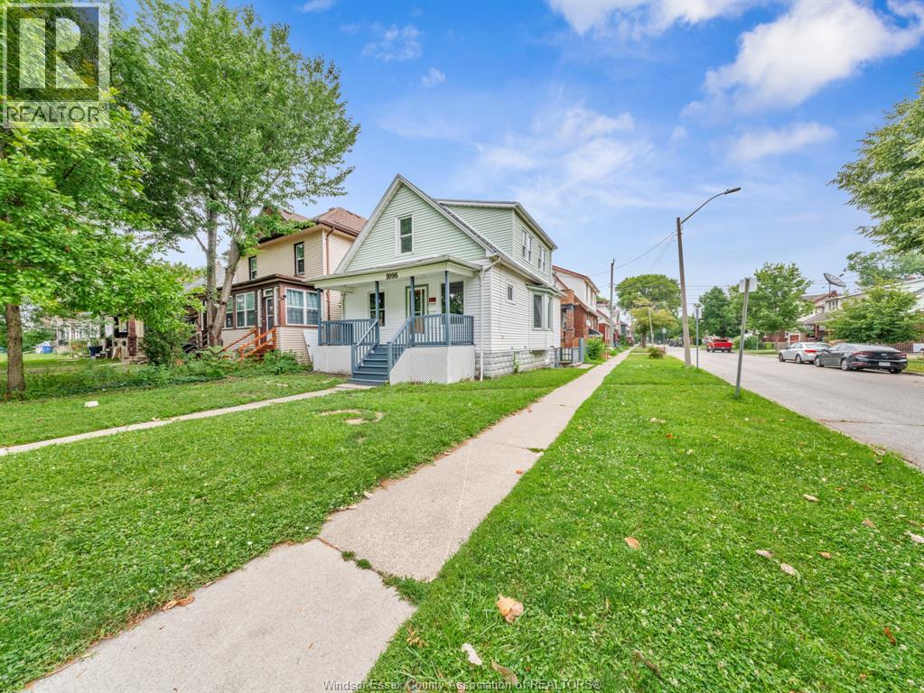 1096 HALL, Windsor, Ontario