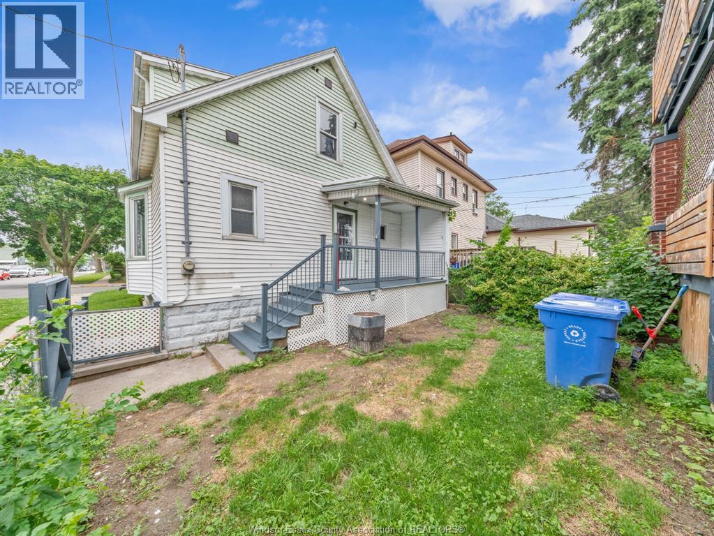 1096 Hall, Windsor, Ontario  N9A 2M7 - Photo 3 - 26017702
