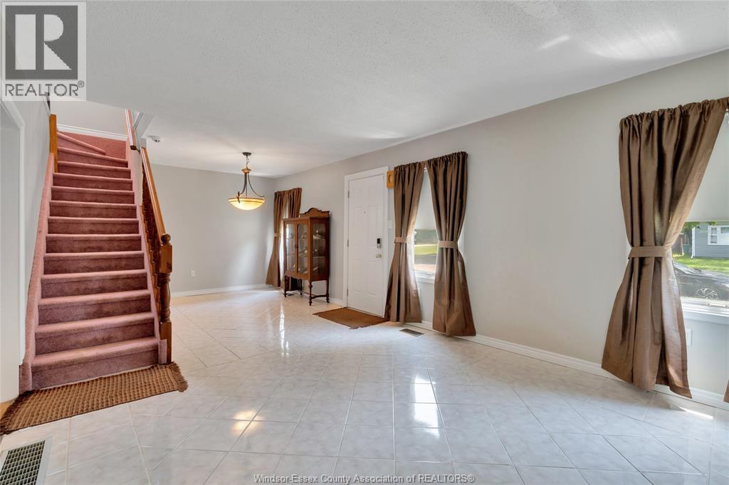 3612 Girardot Street, Windsor, Ontario  N8C 1W5 - Photo 4 - 26017789