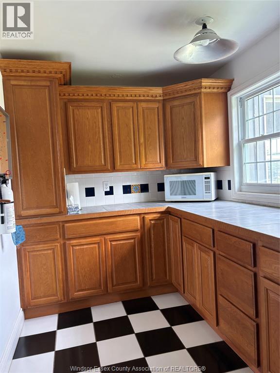 949 East West Rd, Pelee Island, Ontario  N0R 1M0 - Photo 14 - 26017558