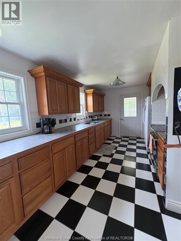 949 East West Rd, Pelee Island, Ontario  N0R 1M0 - Photo 16 - 26017558