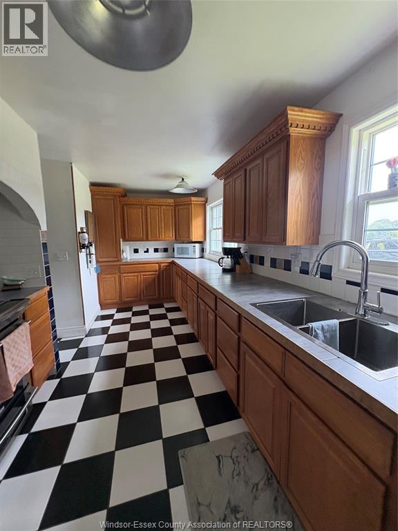 949 East West Rd, Pelee Island, Ontario  N0R 1M0 - Photo 18 - 26017558