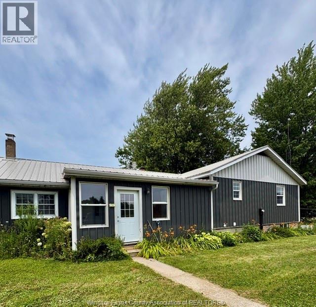 949 East West Rd, Pelee Island, Ontario  N0R 1M0 - Photo 2 - 26017558