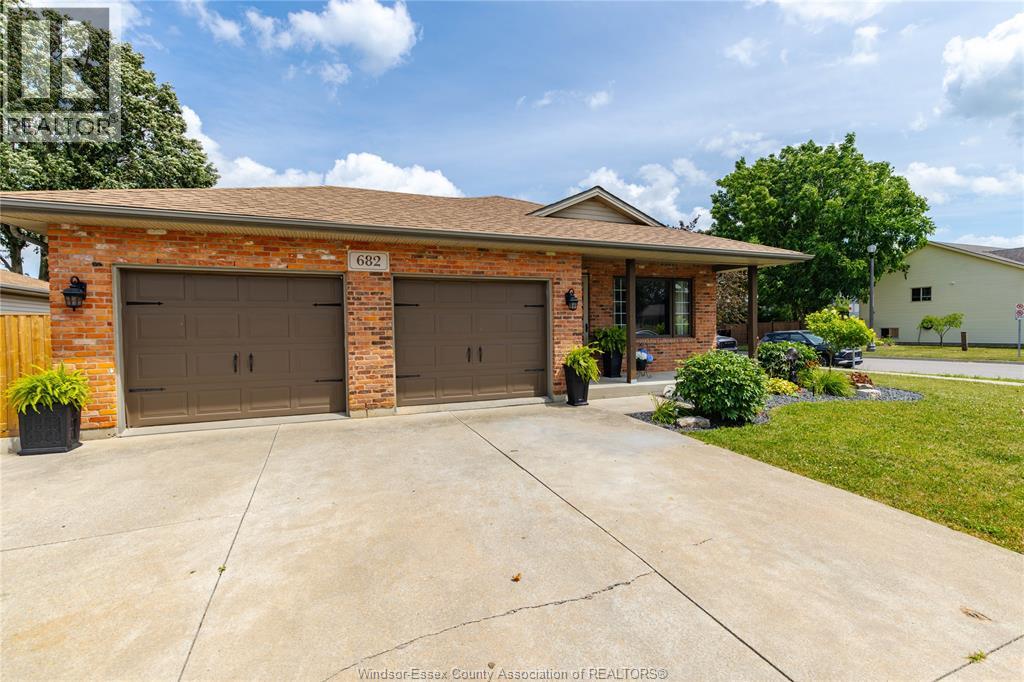682 Richmond, Amherstburg, Ontario  N9V 3Z6 - Photo 2 - 26017851