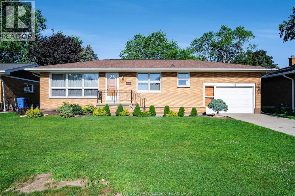 23 Garrison Avenue, Leamington, Ontario  N8H 2P1 - Photo 1 - 26017860
