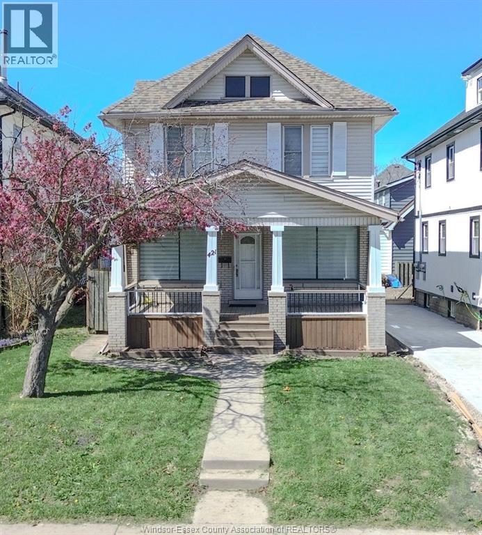 421 HALL, Windsor, Ontario