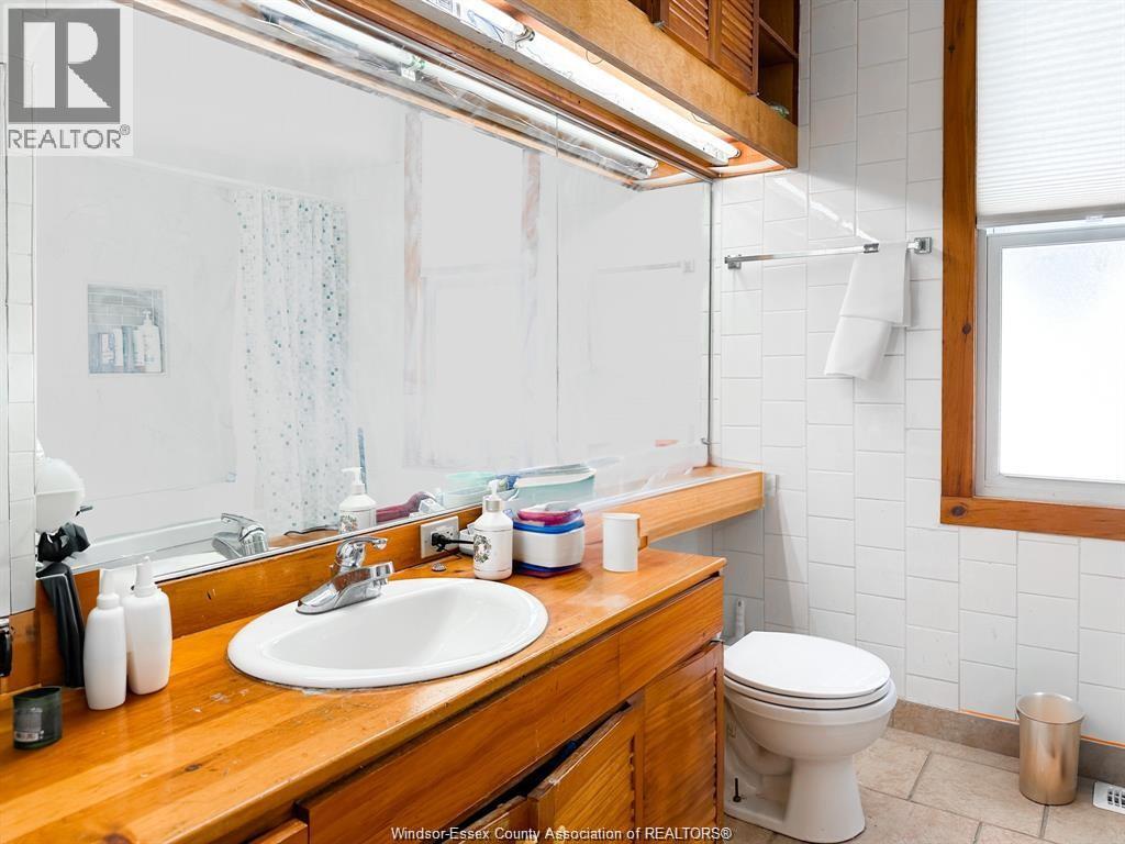 421 Hall, Windsor, Ontario  N9A 2L7 - Photo 18 - 26017917