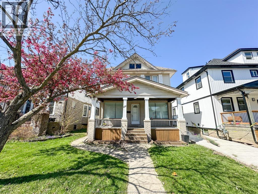 421 Hall, Windsor, Ontario  N9A 2L7 - Photo 2 - 26017917