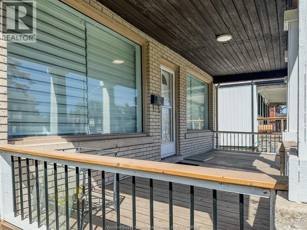 421 Hall, Windsor, Ontario  N9A 2L7 - Photo 3 - 26017917