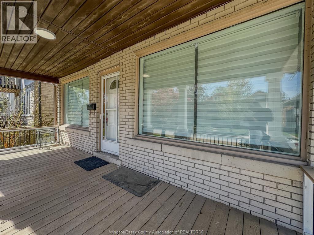 421 Hall, Windsor, Ontario  N9A 2L7 - Photo 4 - 26017917