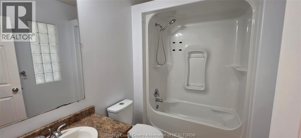 4628 Fontana, Windsor, Ontario  N9G 3C8 - Photo 6 - 26017969