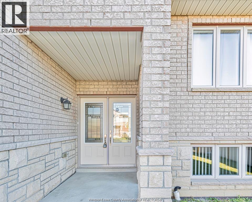 4001 Cosenza Street, Windsor, Ontario  N9G 0A5 - Photo 2 - 26017962