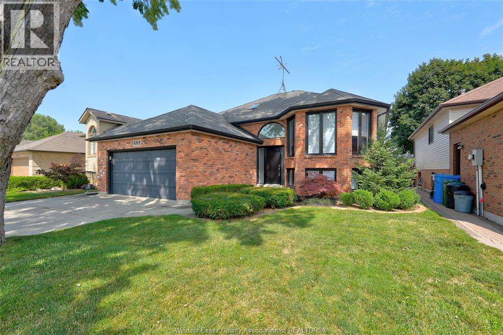 682 Michael Drive, Tecumseh, Ontario  N8N 4N2 - Photo 1 - 26018024