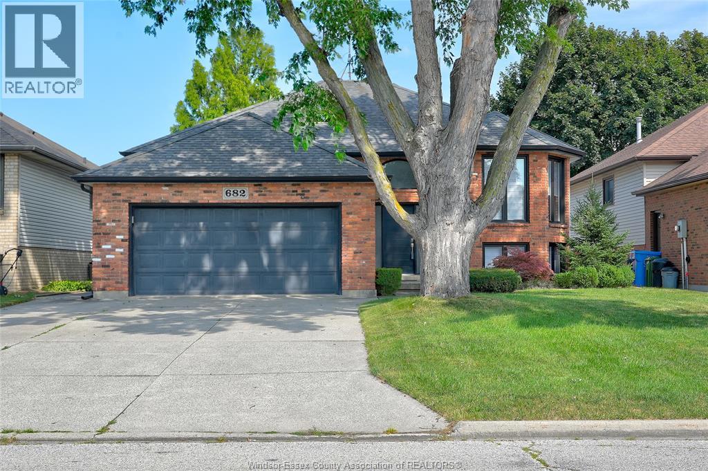 682 Michael Drive, Tecumseh, Ontario  N8N 4N2 - Photo 3 - 26018024