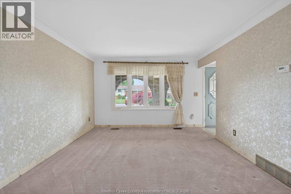10626 Keating Crescent, Windsor, Ontario  N8R 1T5 - Photo 6 - 26018049