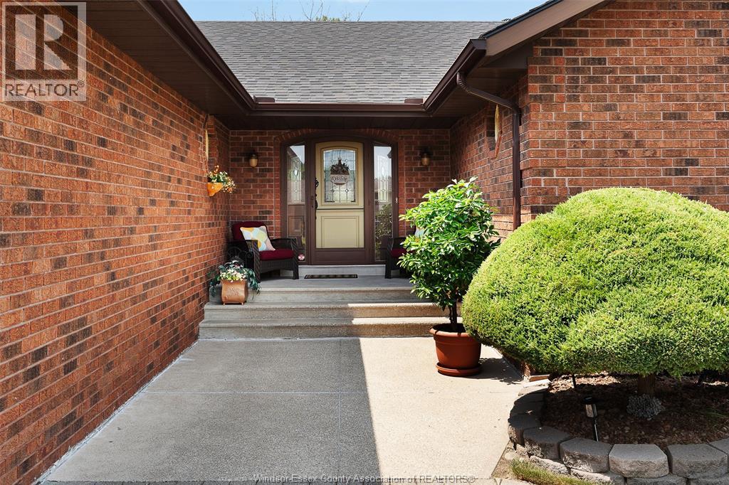 1825 Hebert Street, Tecumseh, Ontario  N8N 4G4 - Photo 3 - 26018050