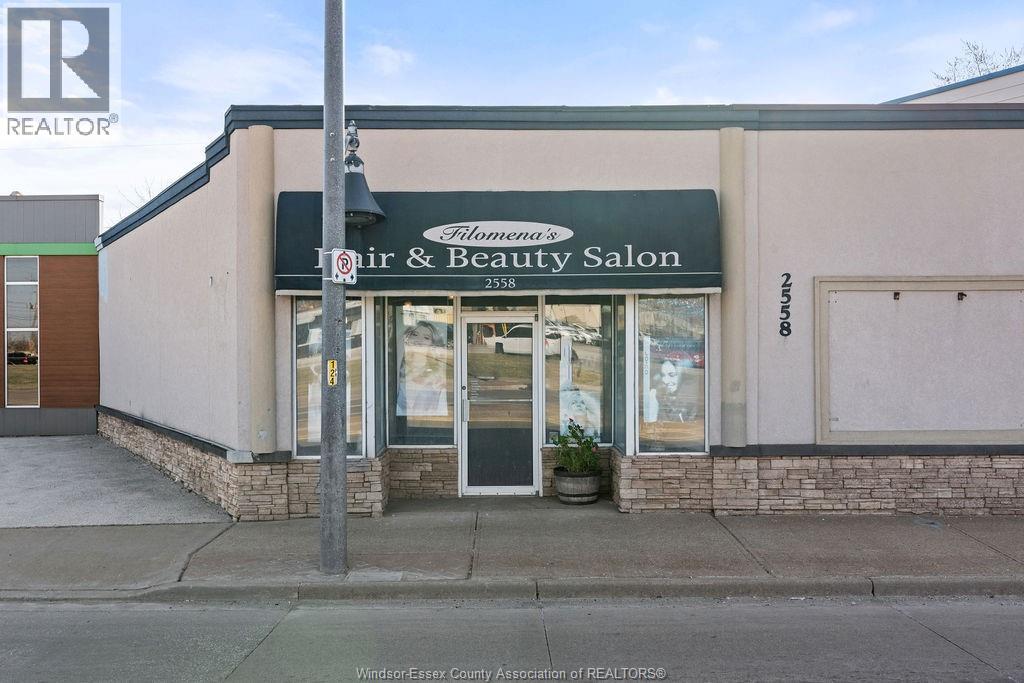 2558 HOWARD, Windsor, Ontario