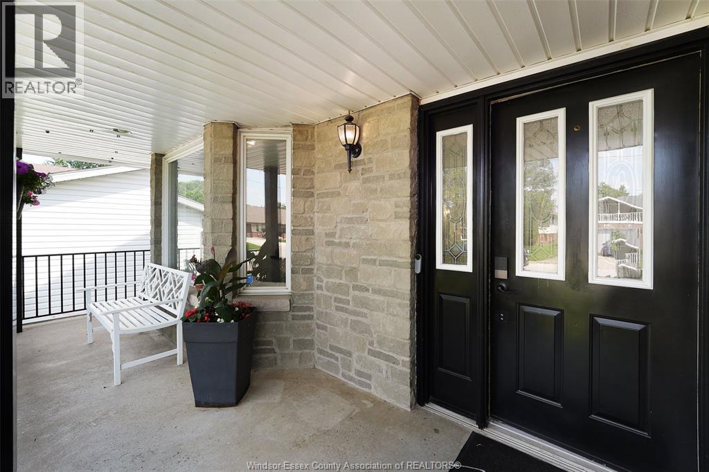 240 Gary Avenue, Lasalle, Ontario  N9J 1V2 - Photo 4 - 26018076