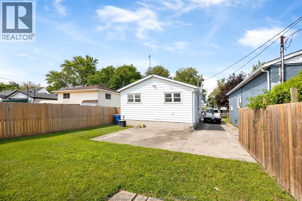1134 California, Windsor, Ontario  N9B 2Z9 - Photo 17 - 26018081