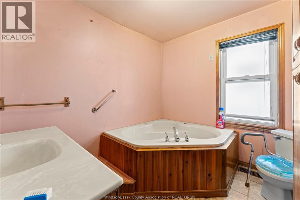 678 Capitol Street, Windsor, Ontario  N8X 3G1 - Photo 14 - 26018101