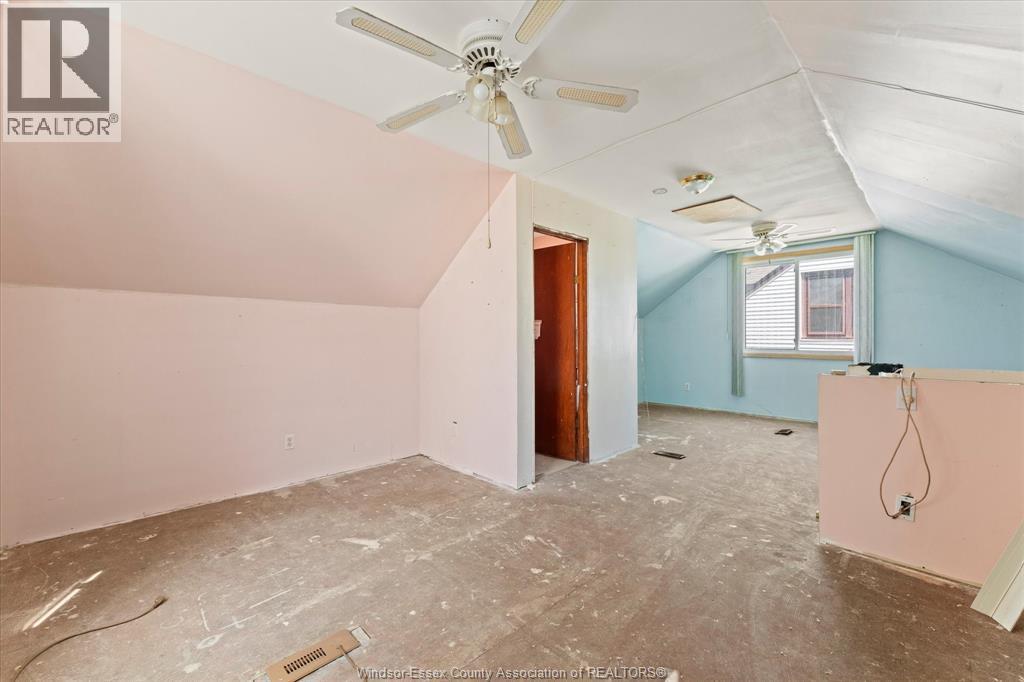 678 Capitol Street, Windsor, Ontario  N8X 3G1 - Photo 18 - 26018101