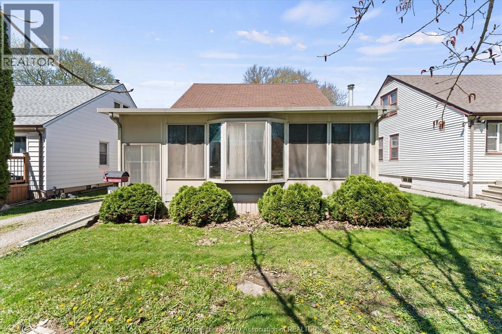 678 Capitol Street, Windsor, Ontario  N8X 3G1 - Photo 2 - 26018101