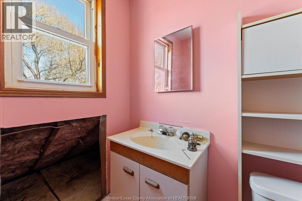 678 Capitol Street, Windsor, Ontario  N8X 3G1 - Photo 21 - 26018101
