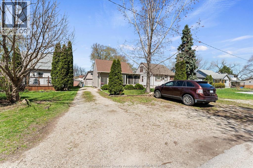 678 Capitol Street, Windsor, Ontario  N8X 3G1 - Photo 3 - 26018101