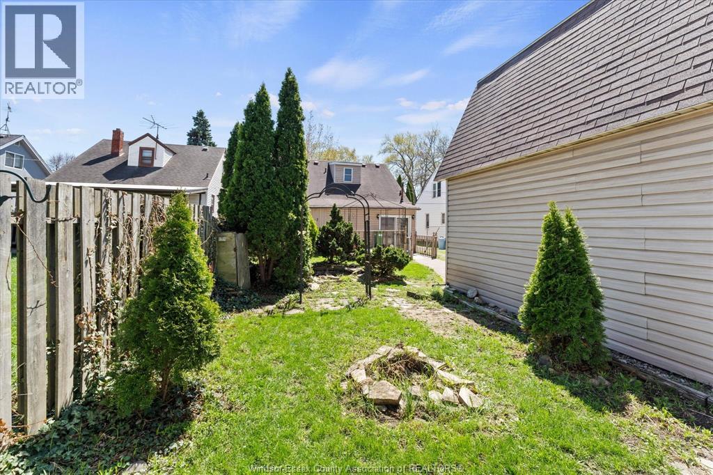 678 Capitol Street, Windsor, Ontario  N8X 3G1 - Photo 32 - 26018101