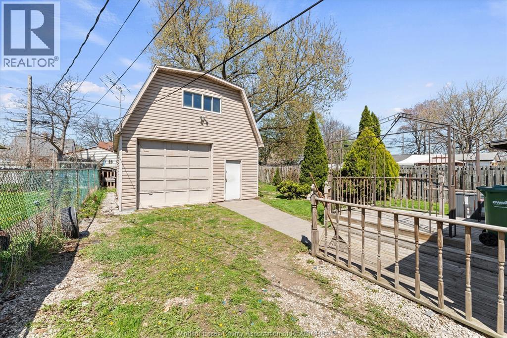 678 Capitol Street, Windsor, Ontario  N8X 3G1 - Photo 33 - 26018101