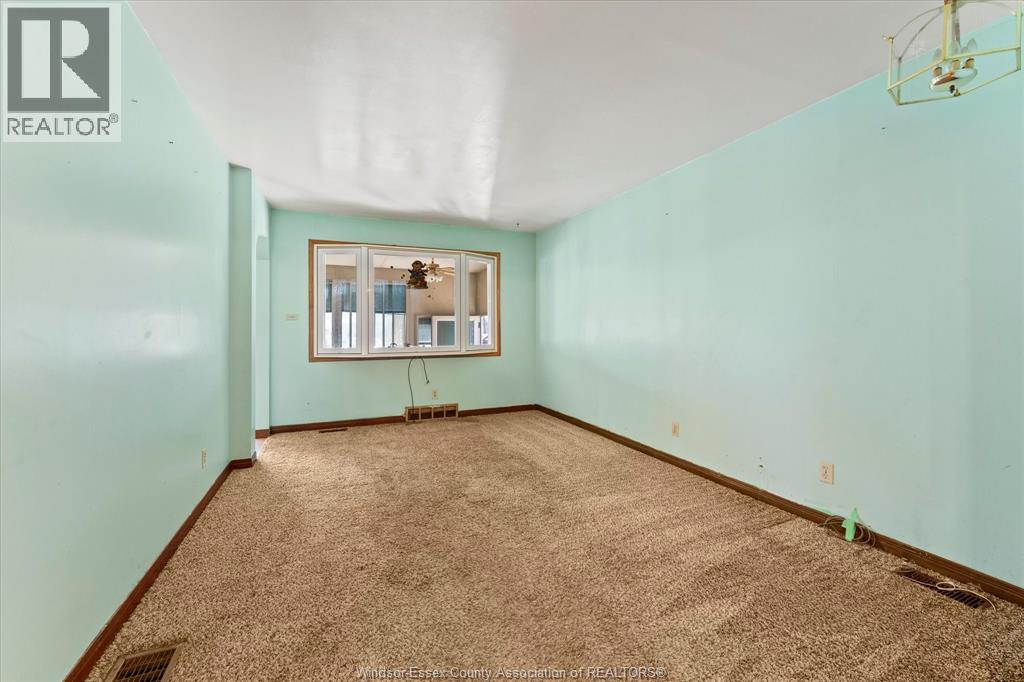 678 Capitol Street, Windsor, Ontario  N8X 3G1 - Photo 8 - 26018101