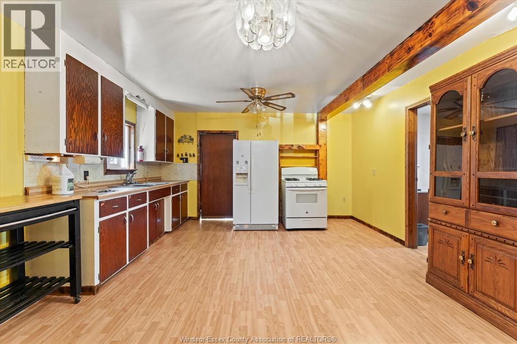 678 Capitol Street, Windsor, Ontario  N8X 3G1 - Photo 9 - 26018101
