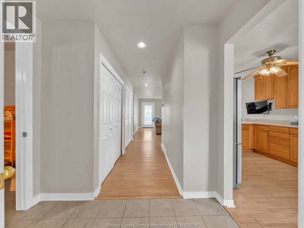 545 Lakeview, Essex, Ontario  N0R 1G0 - Photo 11 - 26018134