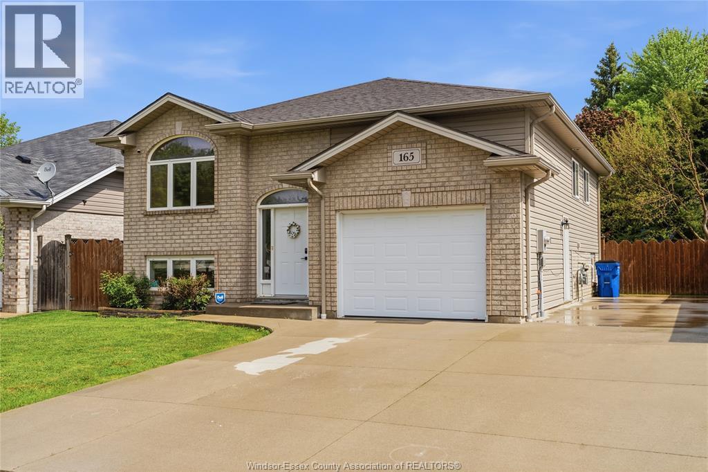 165 Thomas Avenue, Wallaceburg, Ontario  N8A 5H5 - Photo 3 - 26018171