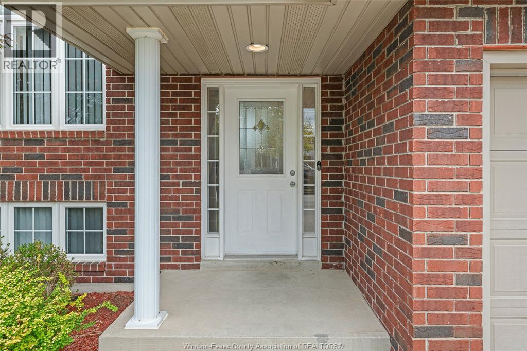 2420 Venetian Avenue, Windsor, Ontario  N8P 1W7 - Photo 3 - 26018174