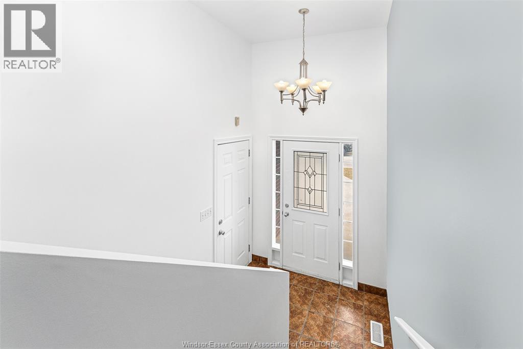 2420 Venetian Avenue, Windsor, Ontario  N8P 1W7 - Photo 5 - 26018174
