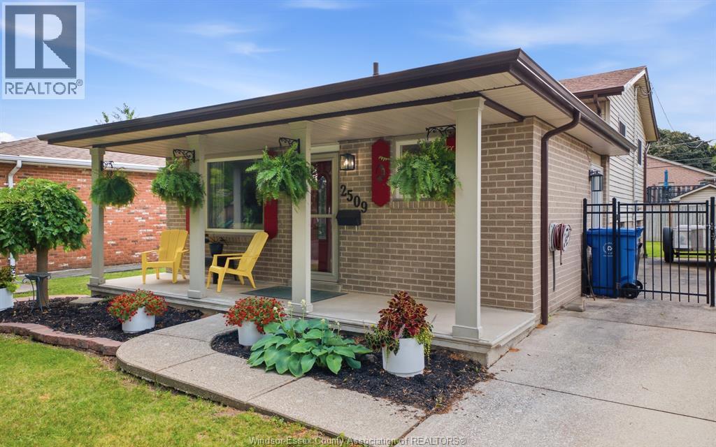 2509 Ellrose, Windsor, Ontario  N8W 5E8 - Photo 2 - 26018218