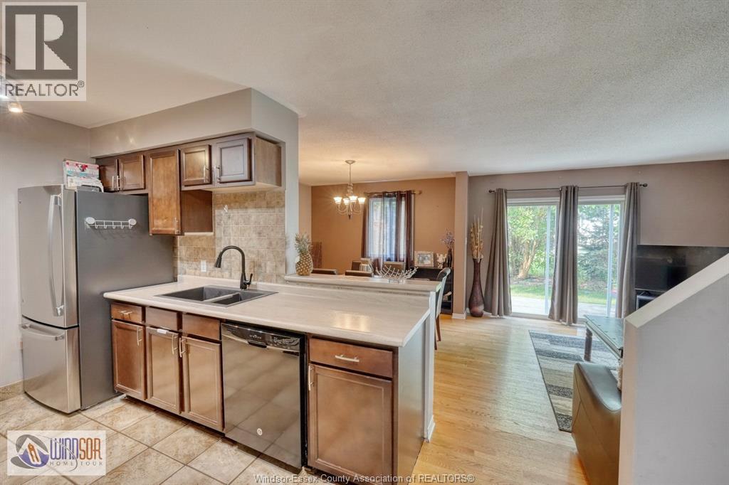 1277 Cardinal Crescent, Tecumseh, Ontario  N8N 4V1 - Photo 4 - 26018227